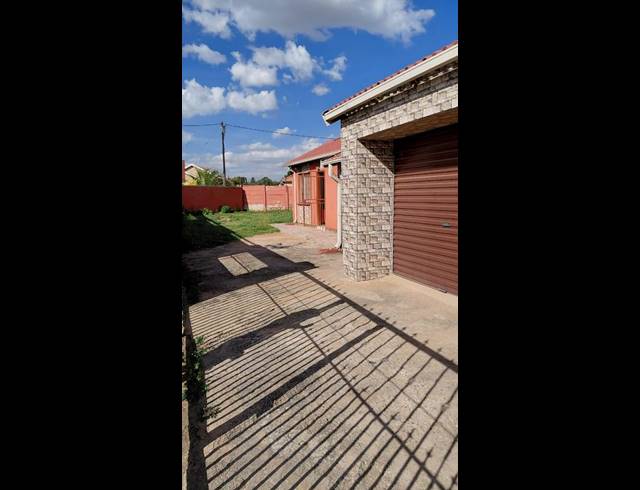 3 BEDROOM HOUSE FOR SALE IN SAVANNA CITY